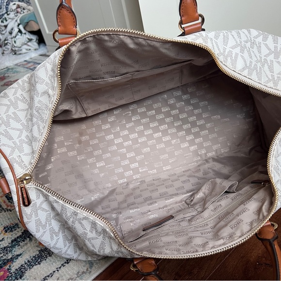 Michael Kors Bedford Travel Extra-Large Signature Logo Weekender Duffle Vanilla - Picture 8 of 10